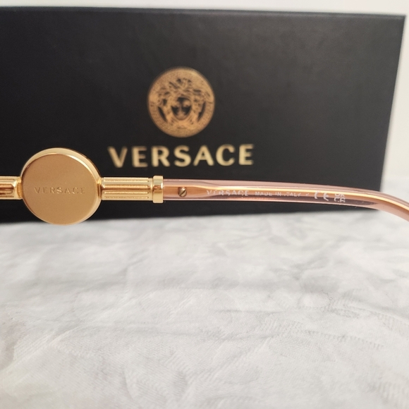 VERSACE Giant Pink Sunglasses - Picture 7 of 14